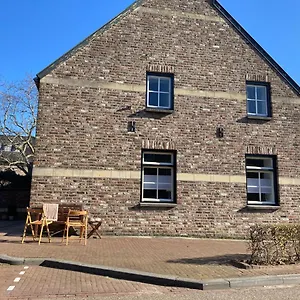 Vakantiehuis Huize Bronsgroen - Voor 2-6 Pers In Limburgse Heuvelland, Cadier en Keer